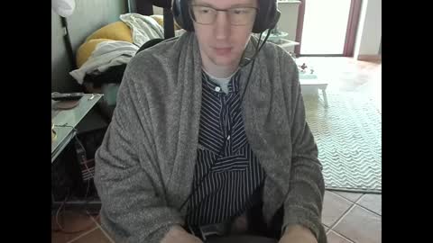 Snapshot of loomie chatting on 01/19/25, 11:56 loomie online show from 01/19/25, 11:56