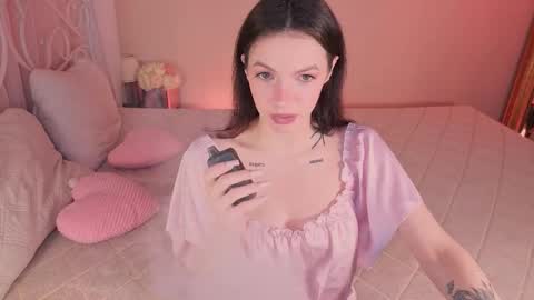 Snapshot of loonacom chatting on 10/17/25, 08:22 Luna online show from 10/17/25, 08:22