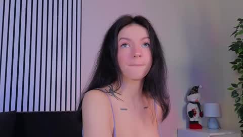 Snapshot of loonacom chatting on 11/27/25, 08:22 Luna online show from 11/27/25, 08:22