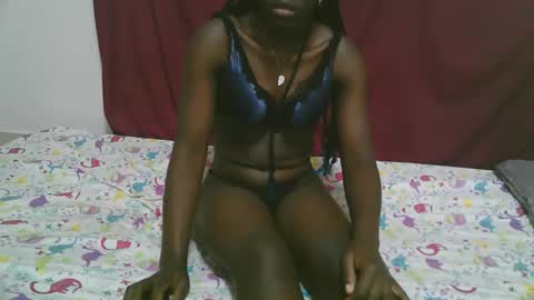 lora_amor online show from 10/29/25, 06:37