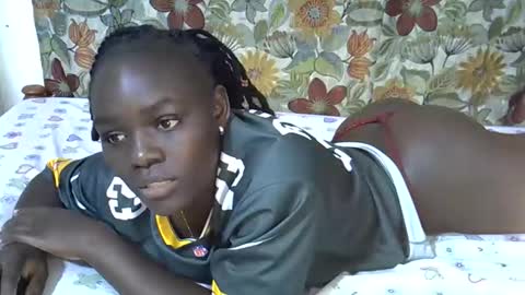 lora_amor online show from 06/06/26, 01:38