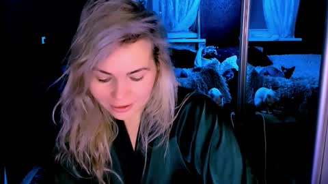 Lora online show from 11/04/25, 02:54