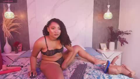 Snapshot of loraine_rios chatting on 04/25/26, 05:10 Loraine Rios online show from 04/25/26, 05:10