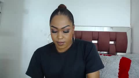 Loraine online show from 11/21/25, 09:13