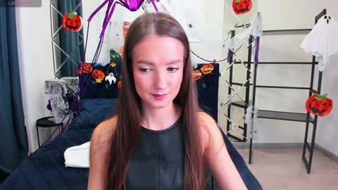 Snapshot of lorasunny chatting on 10/26/25, 01:33 Ur sensual Lora online show from 10/26/25, 01:33