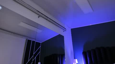 L A U R E L online show from 07/12/26, 05:31