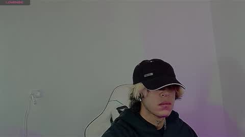 Snapshot of lord_moon_king chatting on 09/17/25, 03:19 lord_moon_king online show from 09/17/25, 03:19