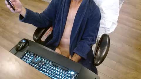 Snapshot of lord_rasken chatting on 11/18/25, 02:54 Lord King online show from 11/18/25, 02:54