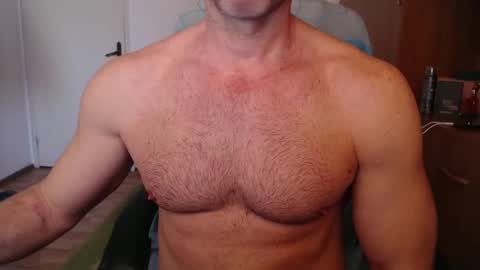 Snapshot of lordofyourdesires chatting on 01/05/25, 06:35  A online show from 01/05/25, 06:35