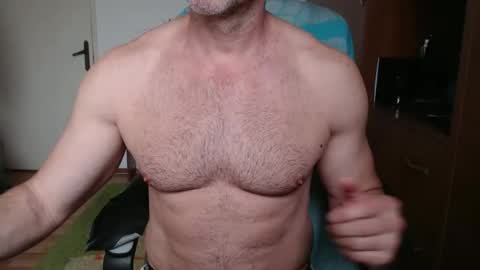 Snapshot of lordofyourdesires chatting on 10/28/25, 06:39  A online show from 10/28/25, 06:39