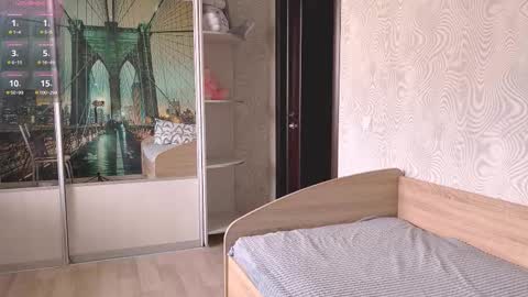 Snapshot of loreeluben chatting on 10/23/25, 05:29 Olivia online show from 10/23/25, 05:29