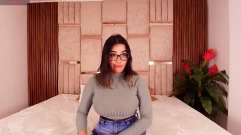  Lorein  online show from 10/16/25, 08:21