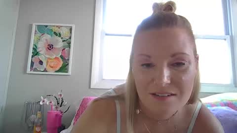 Snapshot of loreleixxx chatting on 09/20/25, 11:28 LoreleiXXX online show from 09/20/25, 11:28