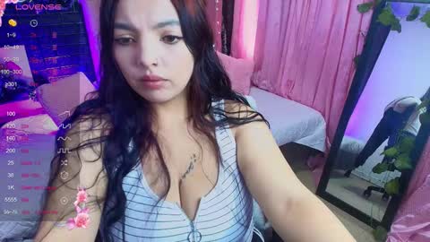 Snapshot of loren_44tits chatting on 12/02/25, 09:21 Loren online show from 12/02/25, 09:21