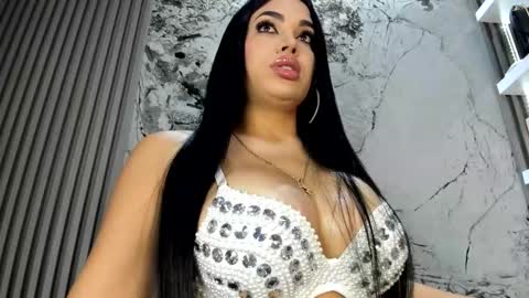 Snapshot of loren_baker chatting on 11/14/25, 10:58 Doll Queen online show from 11/14/25, 10:58