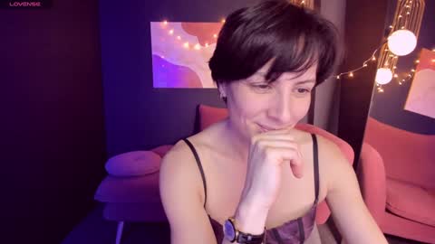 Snapshot of loren_daze chatting on 01/18/25, 05:04 Loren online show from 01/18/25, 05:04