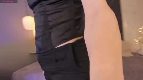 Snapshot of loren_daze chatting on 03/08/25, 02:08 Loren online show from 03/08/25, 02:08