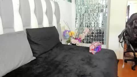 Loren   online show from 06/17/26, 11:34