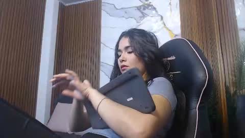 Snapshot of loren_tay chatting on 06/14/26, 01:47 Loren online show from 06/14/26, 01:47