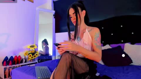 lesly lorena online show from 12/25/24, 06:52