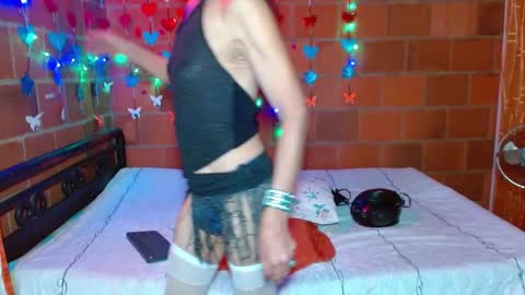 Lorena Capelli online show from 02/15/25, 10:11