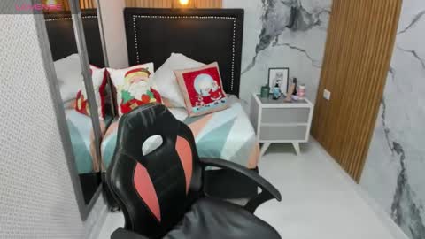 Snapshot of lorenadavies chatting on 11/25/25, 07:03 lorenadavies online show from 11/25/25, 07:03