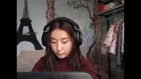 Snapshot of lorenelanosa chatting on 12/04/25, 09:51 Sofia online show from 12/04/25, 09:51