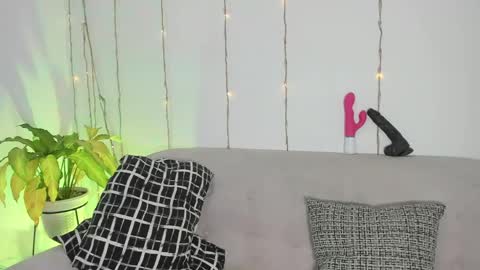 L O R E N online show from 05/26/26, 07:21