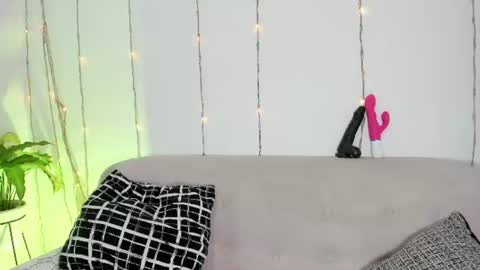 L O R E N online show from 06/11/26, 12:32