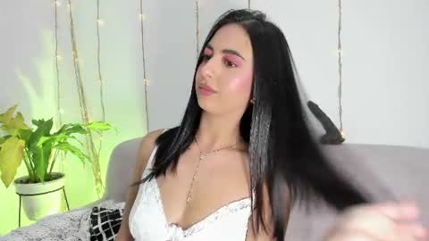 L O R E N online show from 06/26/26, 07:51