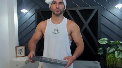  L O R E N Z O  Thumbs Up help  online show from 12/16/24, 05:43