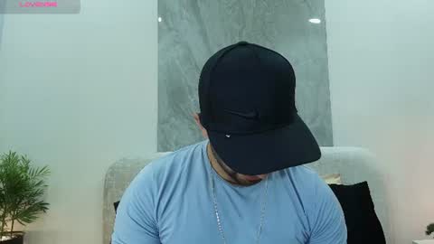  L O R E N Z O  Thumbs Up help  online show from 06/11/26, 05:44