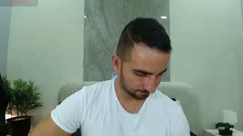  L O R E N Z O  Thumbs Up help  online show from 07/07/26, 06:12