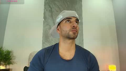  L O R E N Z O  Thumbs Up help  online show from 07/27/26, 05:42