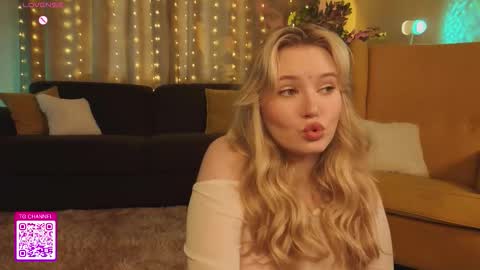 Snapshot of lorettacarnley chatting on 10/15/25, 07:19 Alice online show from 10/15/25, 07:19