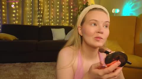 Snapshot of lorettacarnley chatting on 10/21/25, 05:19 Alice online show from 10/21/25, 05:19