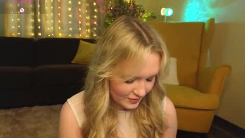 Snapshot of lorettacarnley chatting on 10/24/25, 07:16 Alice online show from 10/24/25, 07:16