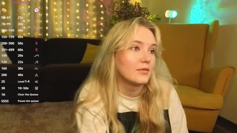 Snapshot of lorettacarnley chatting on 10/25/25, 08:00 Alice online show from 10/25/25, 08:00