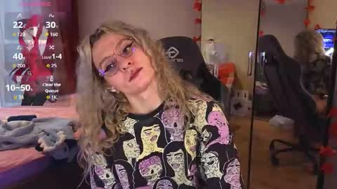 Lori -----------------------------------    online show from 09/24/25, 03:15