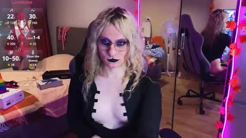 Lori -----------------------------------    online show from 10/29/25, 02:41