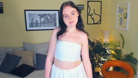 Snapshot of loriabruss chatting on 10/23/25, 07:40 Lori online show from 10/23/25, 07:40