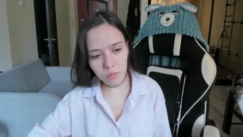 Kira online show from 09/19/25, 09:54