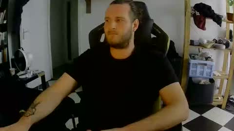 Snapshot of lorigon06 chatting on 09/14/25, 06:34 Lorigon online show from 09/14/25, 06:34