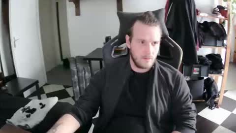 Snapshot of lorigon06 chatting on 11/18/25, 01:48 Lorigon online show from 11/18/25, 01:48