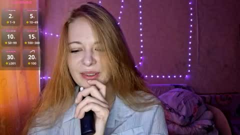 Snapshot of lornablatchley chatting on 10/27/25, 06:50 Annie online show from 10/27/25, 06:50