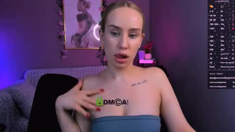 Lora for u online show from 09/19/25, 10:54