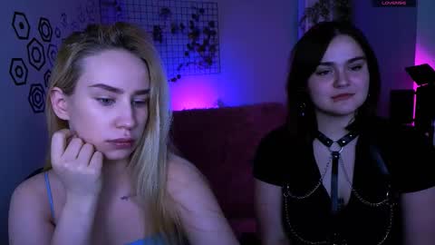 Lora for u online show from 10/19/25, 07:14