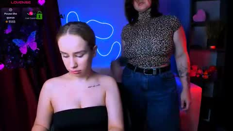 Lora for u online show from 10/24/25, 04:58