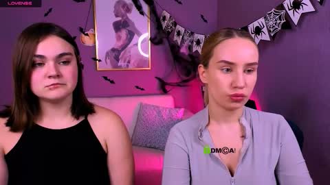 Lora for u online show from 10/26/25, 08:04