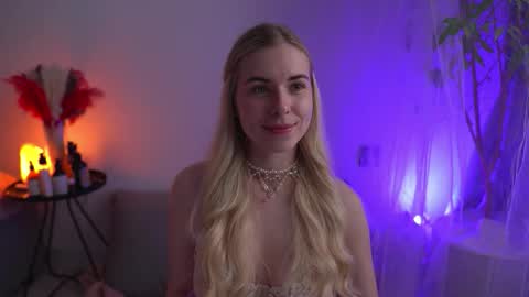 Lorrie online show from 09/26/25, 09:13